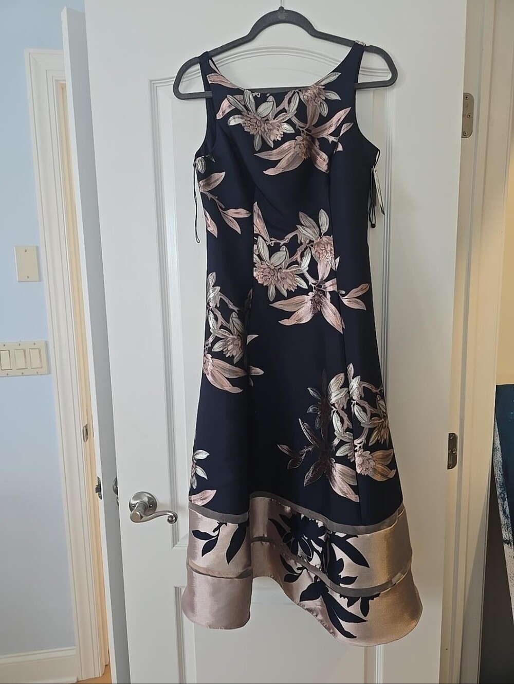 Beautiful Never Worn Jacquard Dress